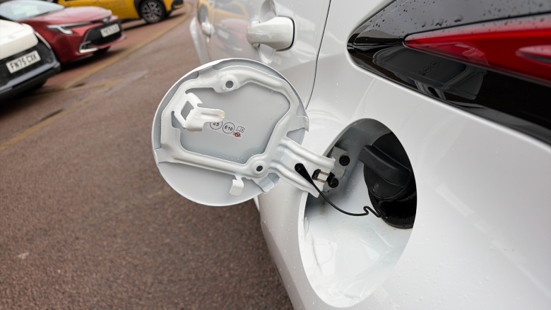 Toyota Yaris 1.5 Hybrid Design 5dr CVT Hybrid Hatchback